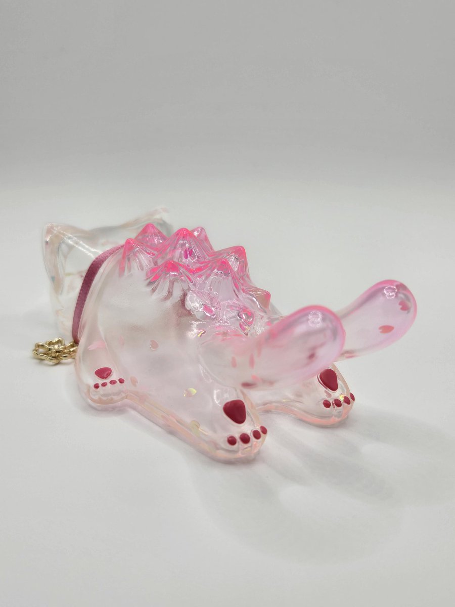 hepburn418's tweet photo. POPBOX OSAKA前半お迎え品②
眠りネゴラ 舞桜
ネゴラもカラバリ多くて大変悩みましたが、このクリアに花弁が余りにも美しかったもので🥰
光に透かして飾りたい逸品です🌸
首輪の飾りもキラキラ✨
そして肉球は鉄板で愛らしいです😍
#POPBOX
#小夏屋 様 https://t.co/DDGkMEzxgU