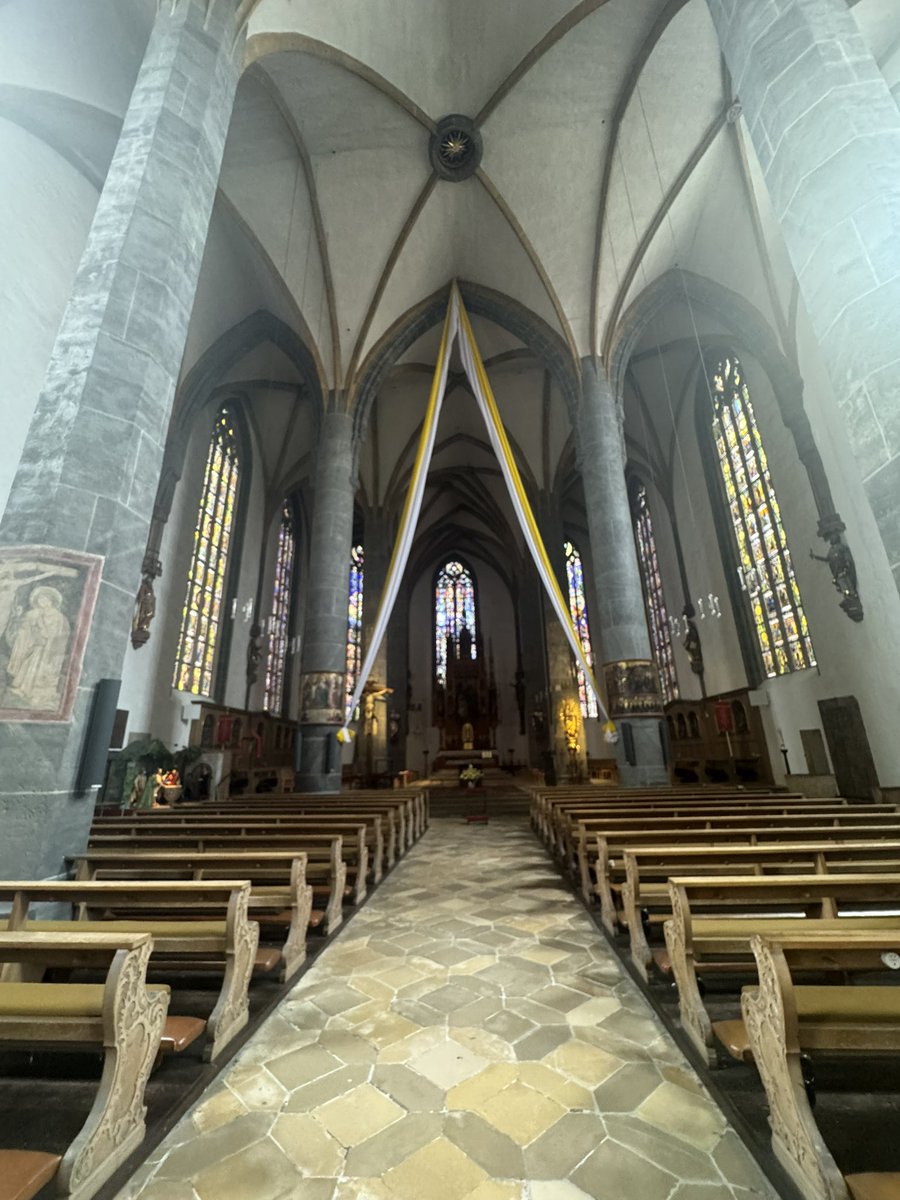 Stadtdechant's tweet photo. Zum anderen eine wahrlich interessante Darstellung der Taufe Jesu 
anlässlich des Festes der Geburt des Täufers am 24.6..  Natürlich am romanischen Taufbecken, das 20m weiter steht.
2/2 https://t.co/S2Ea3xRkBa