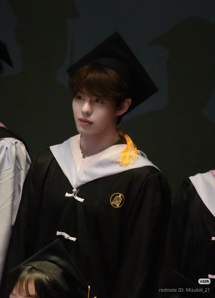 cattothemoonjun's tweet photo. Some photos of Cao Yuchen in his graduation ceremony 💐🎓 so handsome Qiangzi!! 
#CAOYUCHEN #曹屿辰 #YUCHEN #อวี่เฉิน
https://t.co/MtWVXyNAKh https://t.co/LO5B9IiFrv https://t.co/c07iS8CzJA