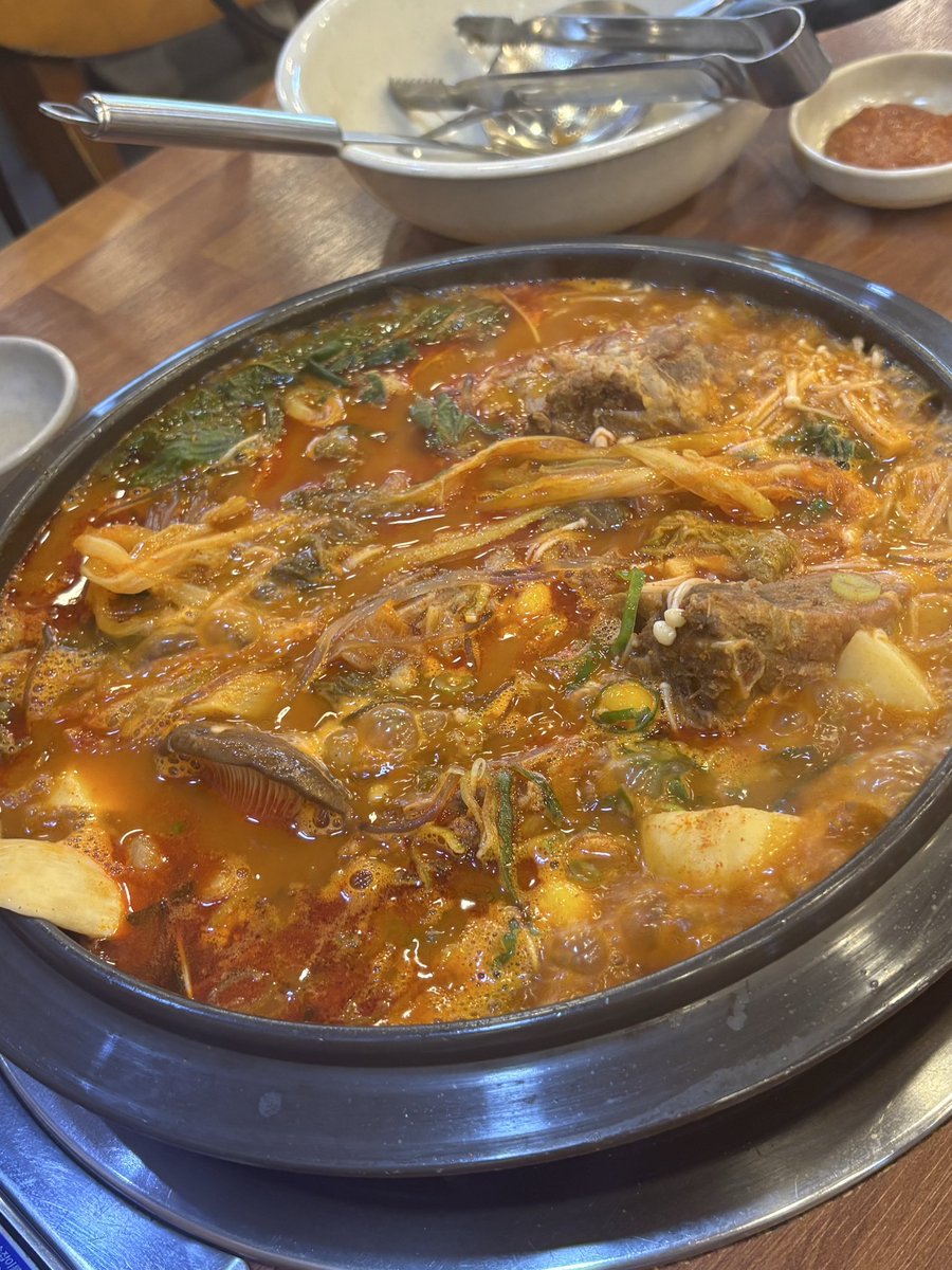 muktoday's tweet photo. 부대찌개
마제소바
지코바
감자탕 https://t.co/SjHGuNeJ0F