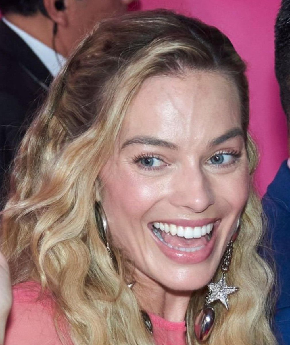 PORNDREAMS2k's tweet photo. Happy birthday to the face porn icon Margot robbie! make sure to loose your mind for her today!! 
#faceporn
#goon https://t.co/CdXkNbNPon
