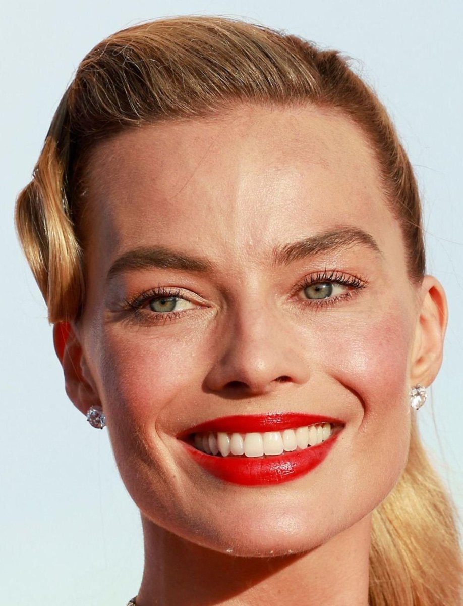 PORNDREAMS2k's tweet photo. Happy birthday to the face porn icon Margot robbie! make sure to loose your mind for her today!! 
#faceporn
#goon https://t.co/CdXkNbNPon