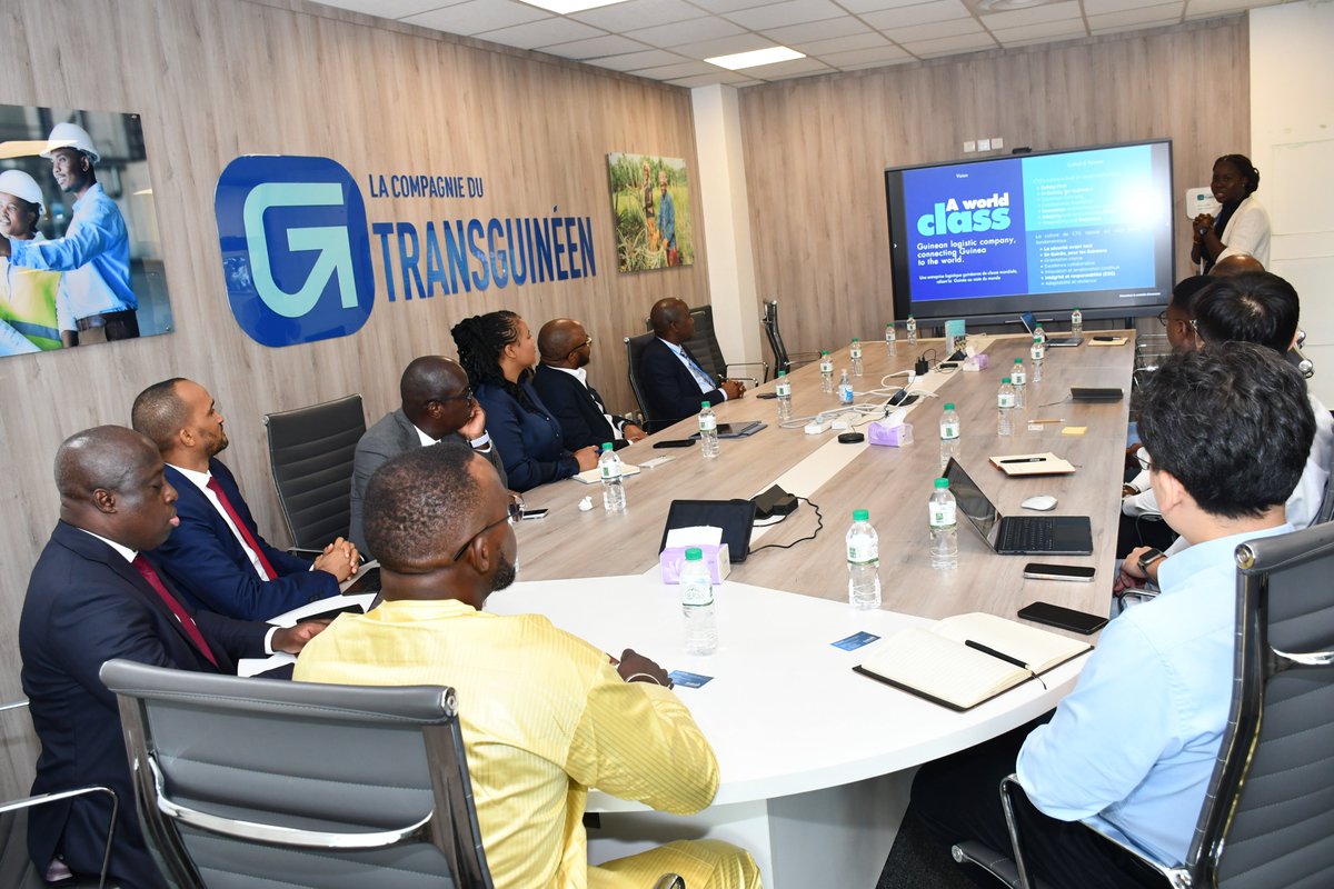 CTGGuinee's tweet photo. 𝐍𝐨𝐮𝐬 𝐚𝐯𝐨𝐧𝐬 𝐚𝐜𝐜𝐮𝐞𝐢𝐥𝐥𝐢 𝐮𝐧𝐞 𝐝𝐞́𝐥𝐞́𝐠𝐚𝐭𝐢𝐨𝐧 𝐝𝐮 𝐆𝐫𝐨𝐮𝐩𝐞 @EcobankGuinee 𝐩𝐨𝐮𝐫 𝐮𝐧𝐞 𝐯𝐢𝐬𝐢𝐭𝐞 𝐝𝐞 𝐜𝐨𝐮𝐫𝐭𝐨𝐢𝐬𝐢𝐞.
#CTG #Ecobank #Guinée #Partenariat #Infrastructure #Simandou #Partenariat #LocalContent https://t.co/UeqsoO3a2K