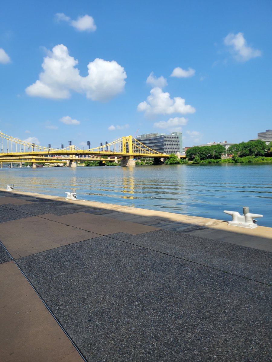 Havi_Husky's tweet photo. Pittsburgh, I am in you >:3 https://t.co/uUBnXjsG23