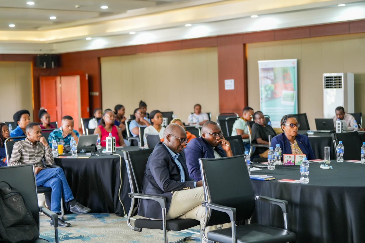 EcobankRW's tweet photo. As part of our ongoing commitment to supporting MSMEs, we proudly participated in @Vanguard_Econ  organized workshop that brought together 57 agribusiness entrepreneurs. The event provided an excellent opportunity to showcase Ecobank's tailored MSME solutions, including the Ellevate Program, AgriFinance offerings, the Single Market Trade Hub, and our digital banking platforms. These solutions are designed to empower entrepreneurs by improving access to finance, markets, and digital banking services, ultimately supporting business growth and expansion. #TeraIntambwe #EcobankSME #EcobankSMEMonth #Ecobank40 #Ecobankrw