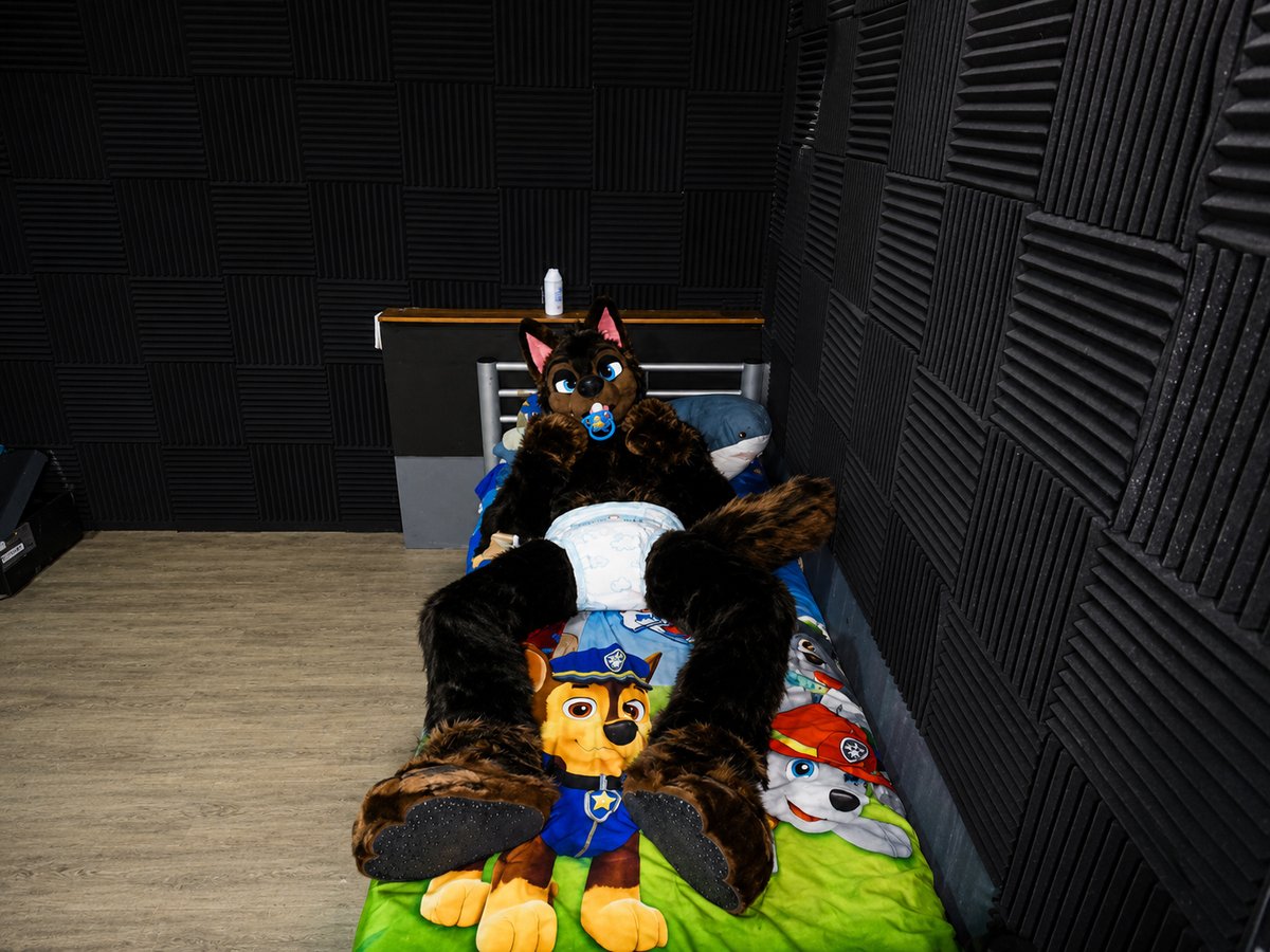 treble_wolf_AD's tweet photo. This puppy is ready for bed good night everyone.

#BDF #bdf #bigdiaperfiday #fursuitfriday #babyfur #diaper #ABDL #ABDLfur #furry https://t.co/ngb7Rla1dj