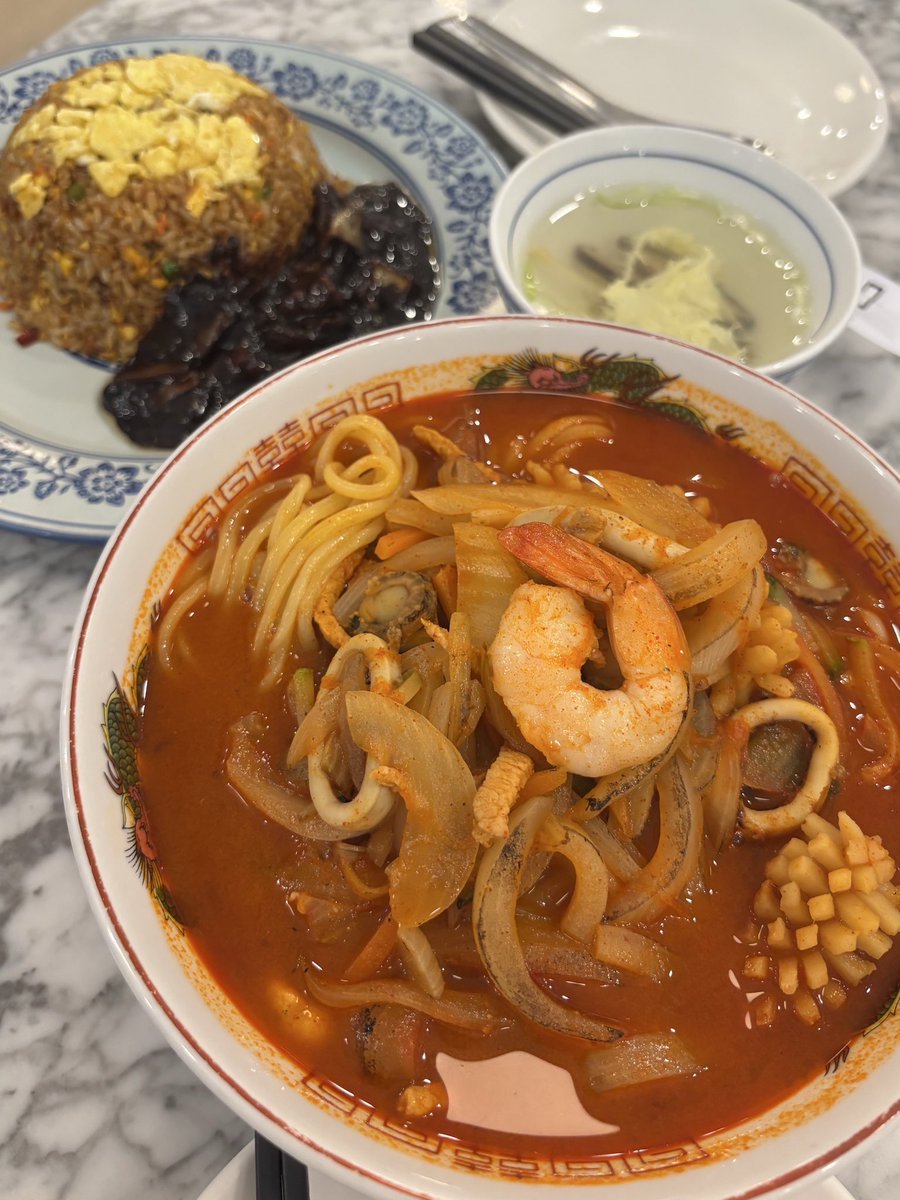 muktoday's tweet photo. 짬뽕
순대국밥
마라탕
육전국밥 https://t.co/tF5f45KlSC