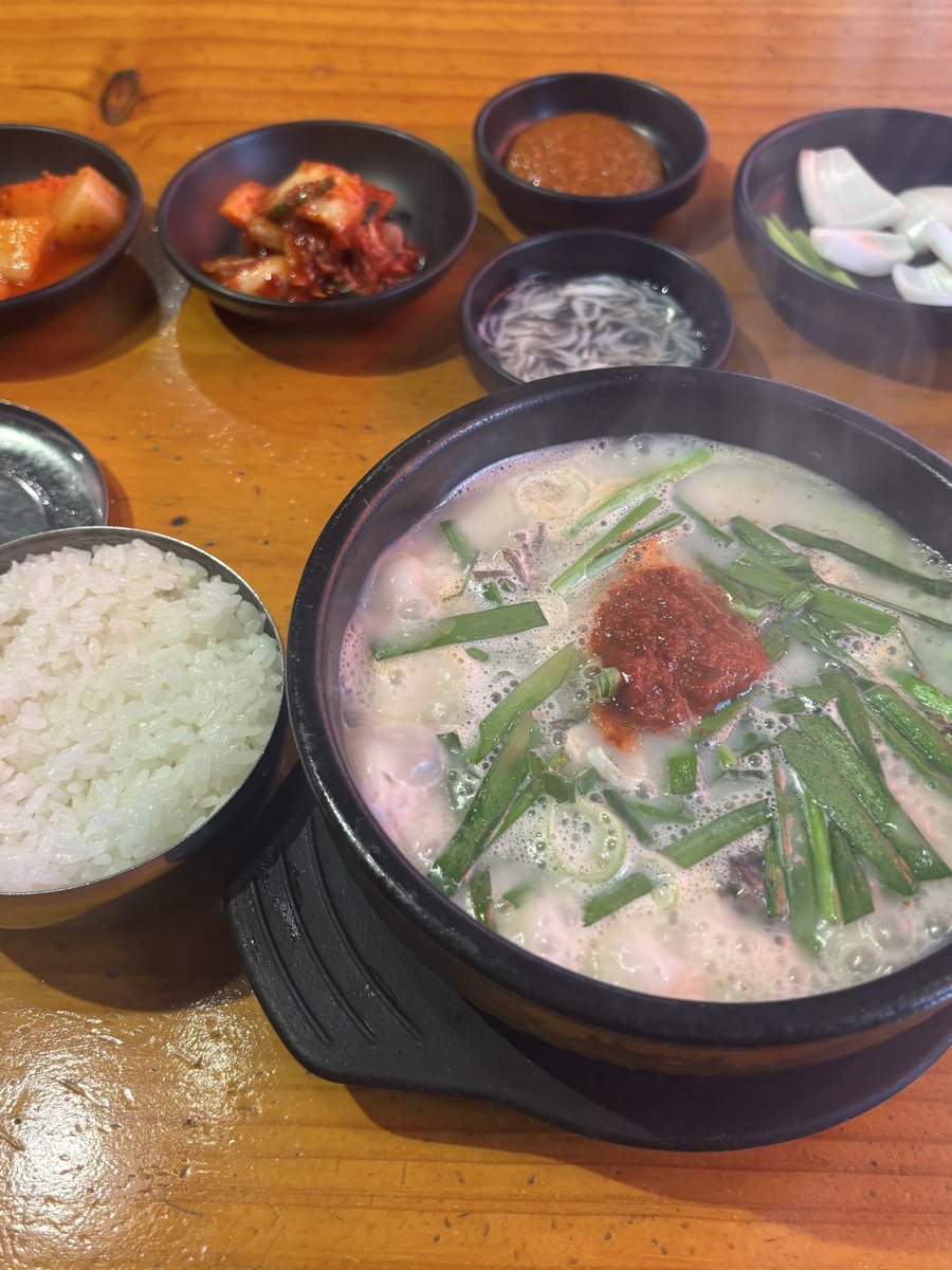 muktoday's tweet photo. 짬뽕
순대국밥
마라탕
육전국밥 https://t.co/tF5f45KlSC