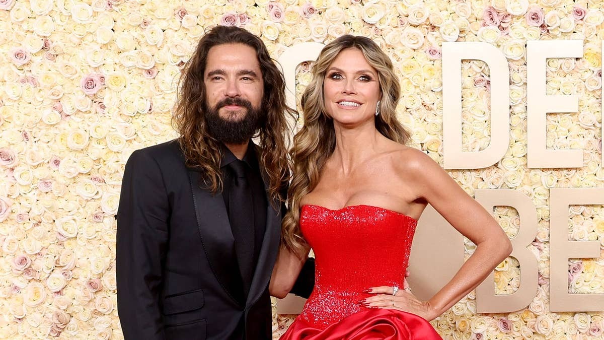 SoapCrushWorld's tweet photo. Heidi Klum and Tom Kaulitz Debut Matching Tattoos as Couple's Symbol
Read more: https://t.co/sQZgyK9KEM
#HeidiKlum #TomKaulitz #MatchingTattoos #CelebrityCouples #TokioHotel #CelebrityTattoos #HollywoodCouples #BodyArt #HeidiAndTom
Heidi Klum and her husband Tom Kaulitz are … https://t.co/iSsbqUrCoK