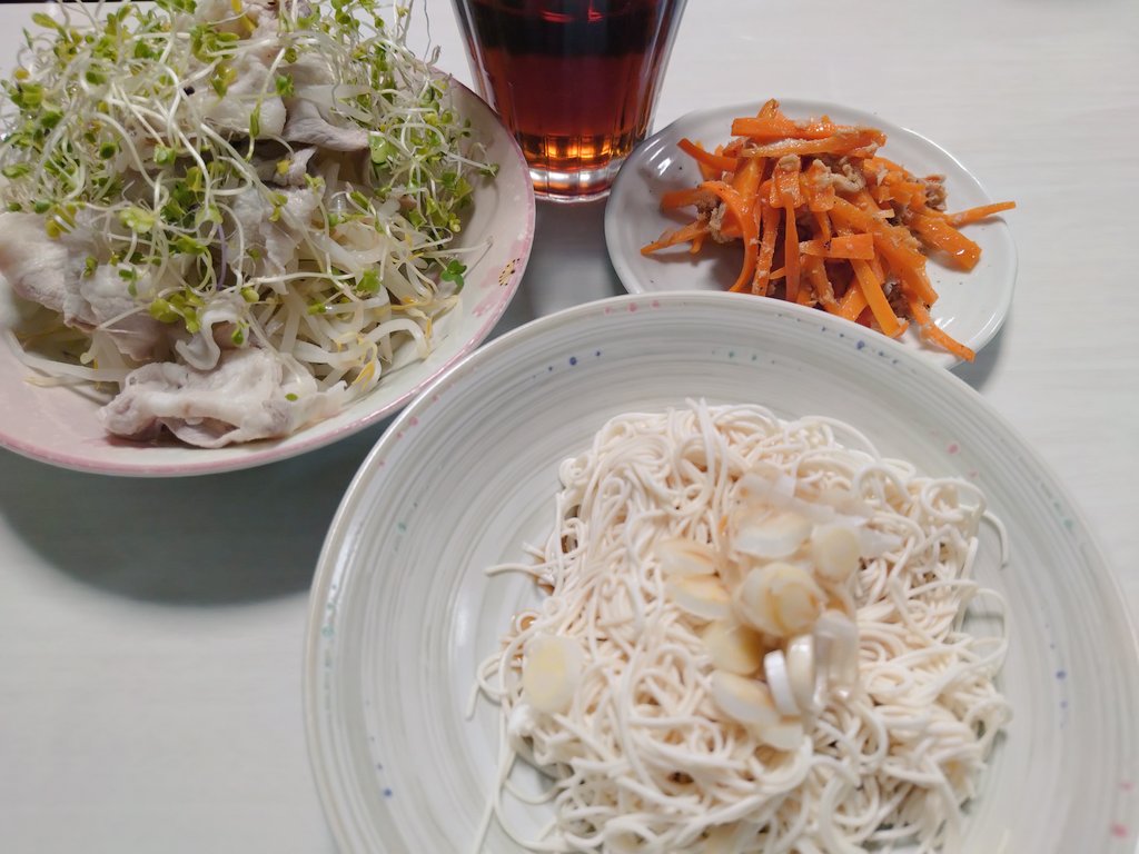 Falcon_Yoshida's tweet photo. 7.2.2026
ファルコンヨシダの夜ごはん

・豆腐そうめん
・豚しゃぶもやしサラダ
・にんじんサラダ
・麦茶

うまうまメーター ★★★★☆

健康メニューだぜ〜ぃ😎 https://t.co/Wb7gb3SINp
