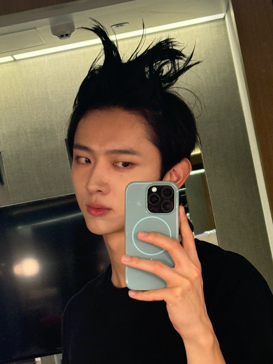 sheirolliee's tweet photo. JUJUR WALAU RABUTNYA KE ATAS GTU, AK SALPOK SEUNGEON KOK GANTENGNYA MAKIN MANLY YAAAA?!??!?!! https://t.co/etzjKilkY5