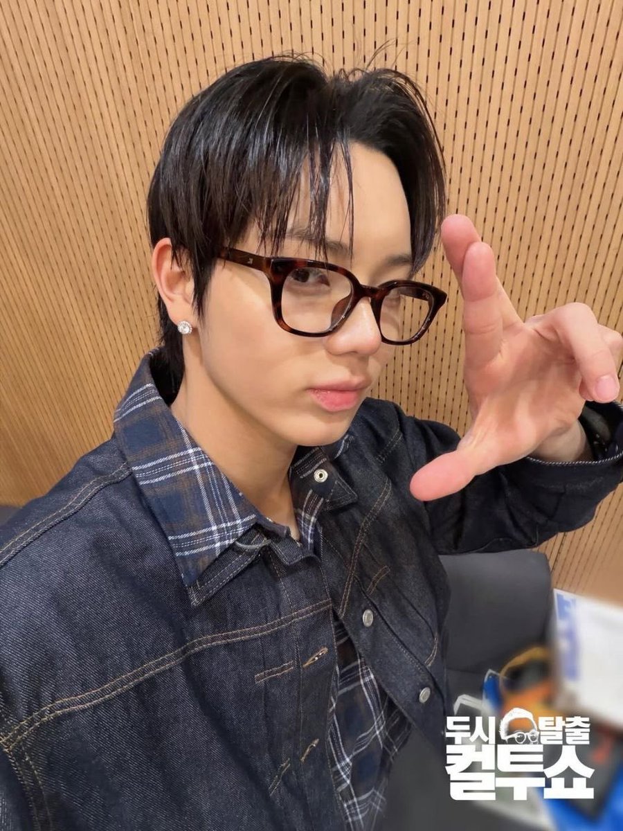 marchbemadx's tweet photo. มาวิ่งแลกแว่นคร้าบบบ แว่นขวามือนี่ต้องวิ่งกี่โลถึงจะแลกได้ ใครรุ้บ้าง https://t.co/zeSvBzVM3S