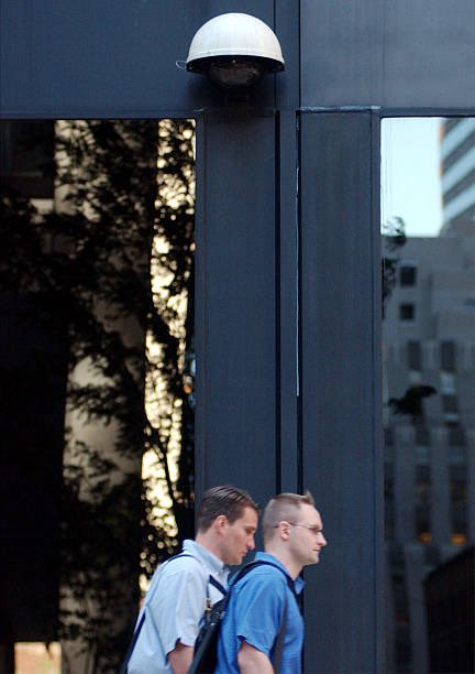 25YearsAgoLive's tweet photo. New York City announces the installation of thousands of new public surveillance cameras, leading to concerns about the preservation of personal privacy. https://t.co/aeqgh4rTDB