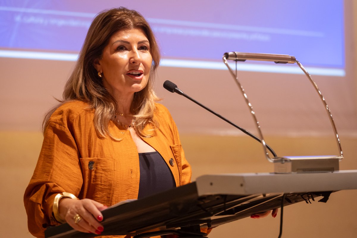 ForoRRHH's tweet photo. 🔴Encuentro Foro Recursos Humanos Málaga 2026

🏆 Distinción "@ForoRRHH Málaga 2026"
👩‍💼 María José Horcajadas, directora de Salud Laboral, Bienestar y Diversidad de @UnicajaBanco 

👏 ¡Enhorabuena!

#RRHH #ForoRRHHAndalucía #PersonasyEmpresas #Liderazgo https://t.co/548BtHAIl8