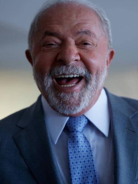 JFreiress_'s tweet photo. Nova pesquisa do Paraná Pesquisas no Rio de Janeiro mostra que o Lula cresceu e passou a superar o Flávio Bolsonaro: 41,6% a 38,6% no 1º turno e 44,7% a 44,4% no 2º turno. Até no berço do bolsonarismo o Lula tá ganhado. https://t.co/vfvVNnGjLd