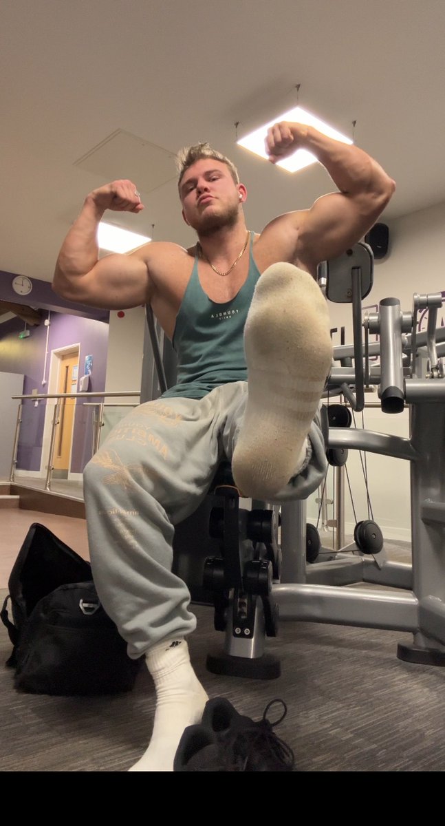 masterdex01's tweet photo. Worship in the gym🧎‍♂️😈 https://t.co/3lV6oBKQij