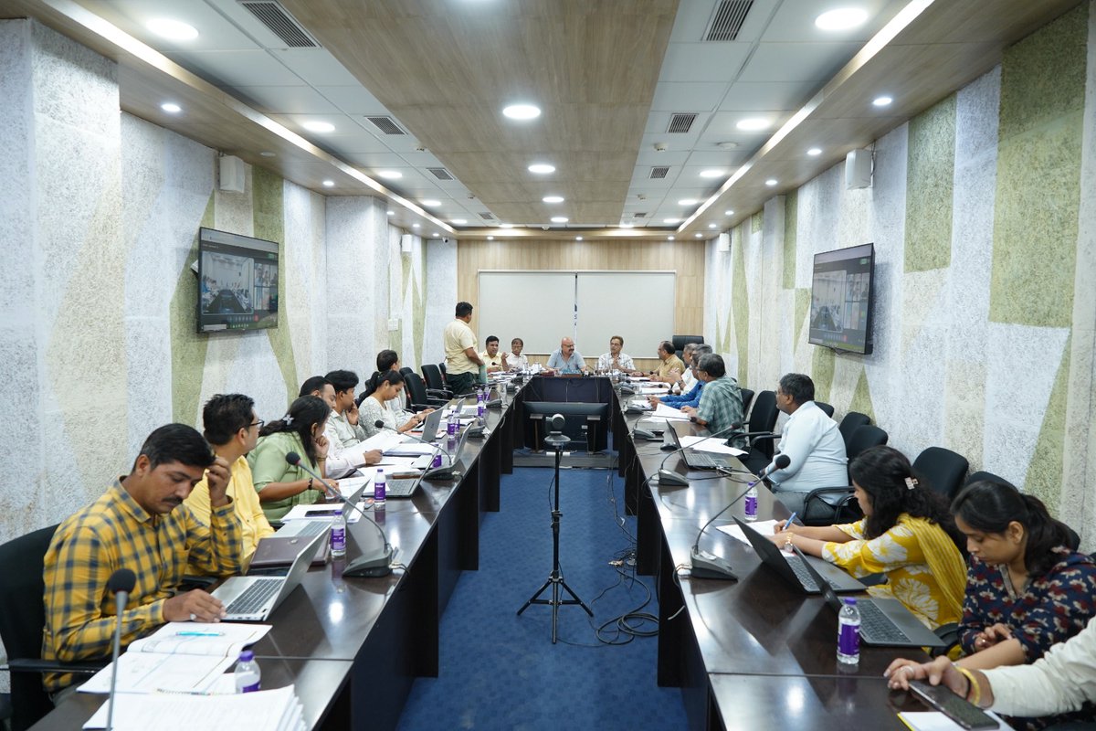 BIADAbihar's tweet photo. Big Boost to Bihar's Industrial Growth!
The Project Clearance Committee (PCC) of #BIADA has approved the allotment of 37.95 acres of industrial land to 29 industrial units, paving the way for an estimated investment of approximately ₹5,998.497 crore and the creation of around 2,923 employment opportunities across Bihar.
The approved projects span high-growth sectors including Advanced Medical Technology, Food Processing, Textiles, chemical manufacturing, Plastic products, Optical emission spectrometers, Electric vehicles, Furniture & Fixtures, Lithium-ion batteries, Compressed Bio Gas (CBG), and General manufacturing. The meeting also approved the allotment of Plug & Play sheds, further strengthening Bihar's industrial ecosystem.
#BiharHaiTaiyar
🚨उद्योग और रोजगार के क्षेत्र में रफ्तार पकड़ता बिहार!
#BuildAndBelieveInBihar
@PMOIndia @PiyushGoyal @CimGOI @GovernorBihar @samrat4bjp @officecmbihar @_ShreyasiSingh @PTI_News @ddnewsBihar @PIB_India @DoC_GoI @investBihar @BiharIndustries @minmsme @ficci_india @bimcgl @BSPCBOfficial @idabihar @IndustriesBihar @dm_patna @dmpurnea @DM_Muzaffarpur @SaharsaDm @Dmpurnea @buxaradmin @FollowCII @IPRDBihar