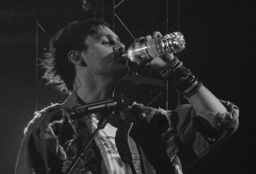 dailymawsten's tweet photo. stay hydrated 🙂‍↕️💦 https://t.co/C2FkJID0P4