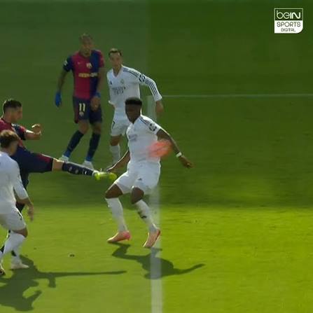 Santwell_'s tweet photo. @Daniela06_soto @Cr7stianismo_ @realmadrid https://t.co/RWucSrf6rg