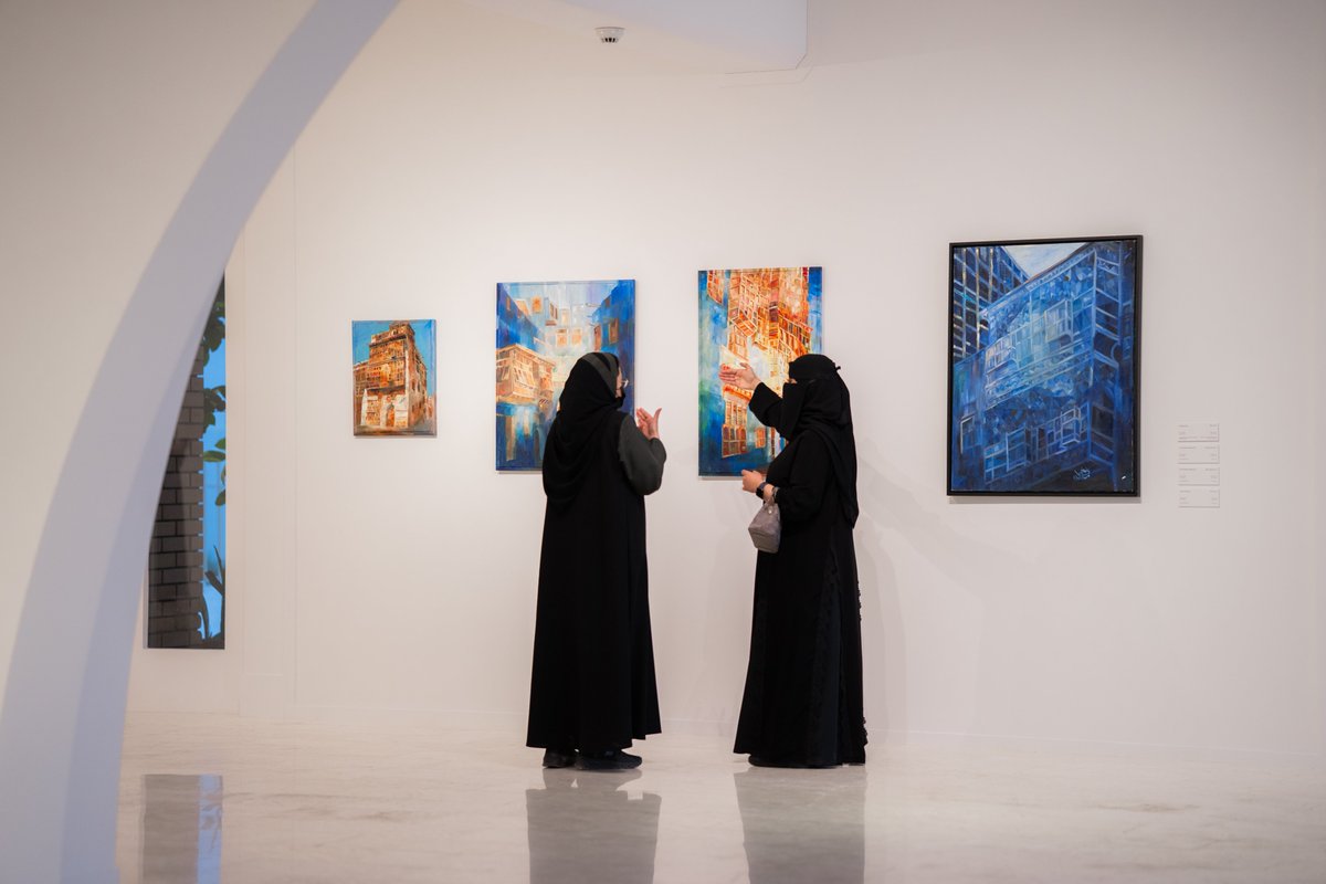 miskartinst's tweet photo. تتحول تفاصيل المدينة المنورة في أعمال د. فؤاد مغربل إلى تكوينات هندسية تجمع بين الفسيفساء والتجريد. 

استكشفوا أعماله في معرض «طيبة: أطلال وسلوى». 

لا يتطلب الحضور تسجيلًا مسبقًا. https://t.co/fcz2PDHsNE
