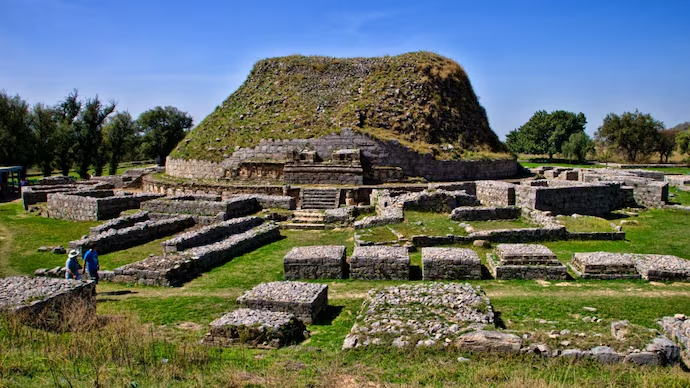 IndiaToday's tweet photo. Pak uses cement to conserve Vedic-era Taxila, gets Unesco warning

Read more:
https://t.co/MGRdveZfWB https://t.co/XR1w2udmAH