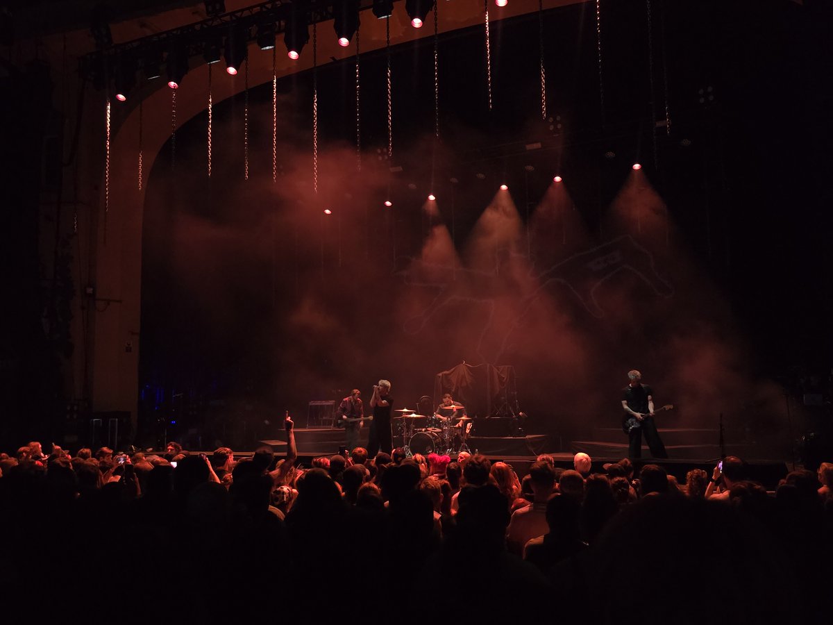 LauriKubre's tweet photo. Continuing with the catchup posts - to cap off my UK visit, we went to the Bilmuri show in London. Before we got to the main event, @thornhillmelb took the stage and absolutely killed it! Despite it being the hottest day of the heatwave, the got the crowd moving with no issue! https://t.co/NkAW7tcWqi