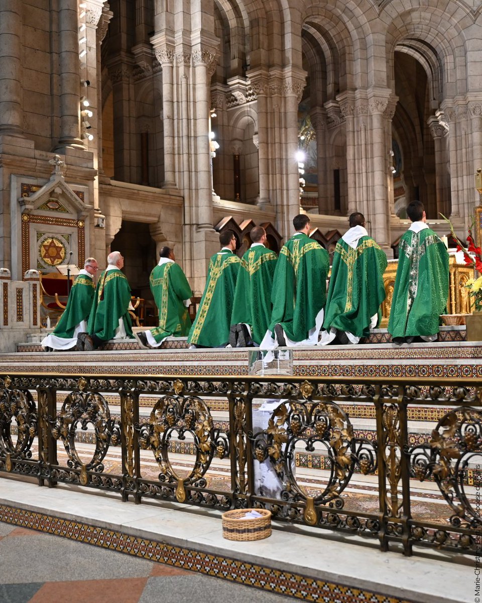 dioceseparis's tweet photo. Les nouveaux prêtres étaient au @SCdeMontmartre ce mercredi pour célébrer leur messe d'action grâce, quelques jours après leur ordination 🙏 https://t.co/40mRLujPgq