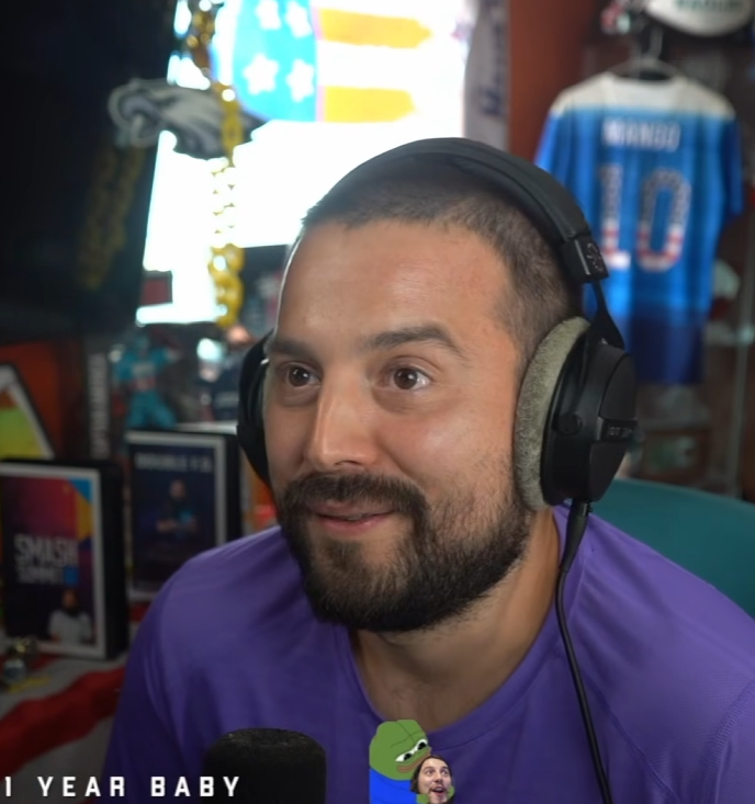 JakeSucky's tweet photo. Super Smash Bros pro Mang0 has now officially been sober for 1 year https://t.co/gC7ephyNmc