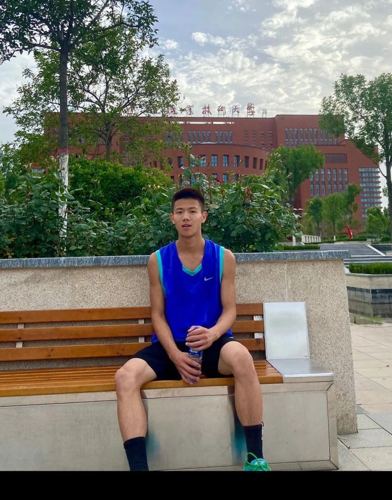 kcloud_hk's tweet photo. 男友视角：有个18岁的体育生男友是什么体验
有个这样的帅气体育生小男友，就知足了吧？ https://t.co/RC422BUErL