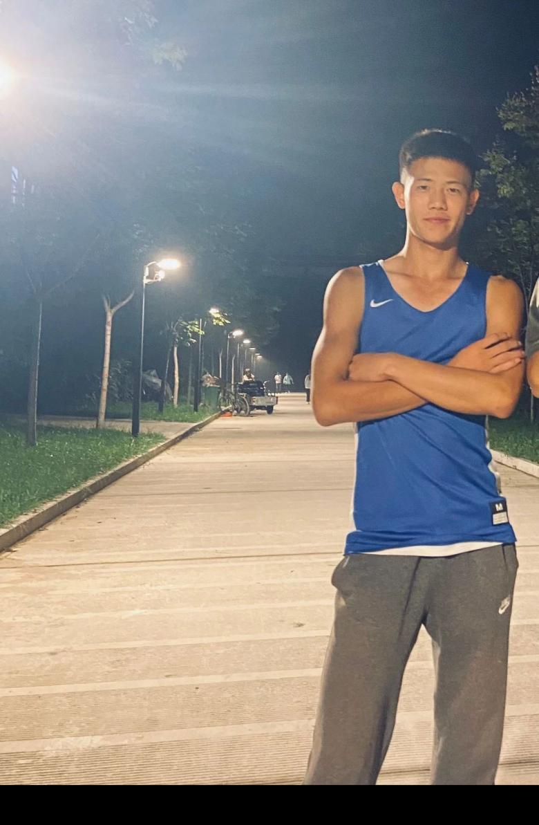 kcloud_hk's tweet photo. 男友视角：有个18岁的体育生男友是什么体验
有个这样的帅气体育生小男友，就知足了吧？ https://t.co/RC422BUErL