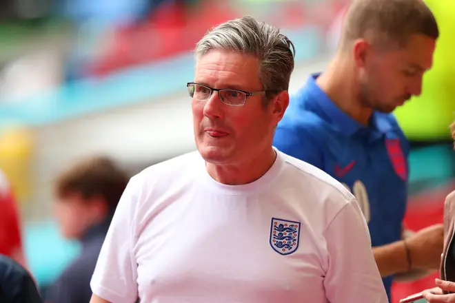 SamC_reports's tweet photo. 🚨 BREAKING: Keir Starmer is poised to let all pubs stay open until 5am for England’s World Cup clash on Monday, according to The Sun.

The outgoing PM is expected to lay an emergency law in Parliament so fans can watch the Three Lions take on Mexico in the boozer. https://t.co/8ZgTFQ5dy1