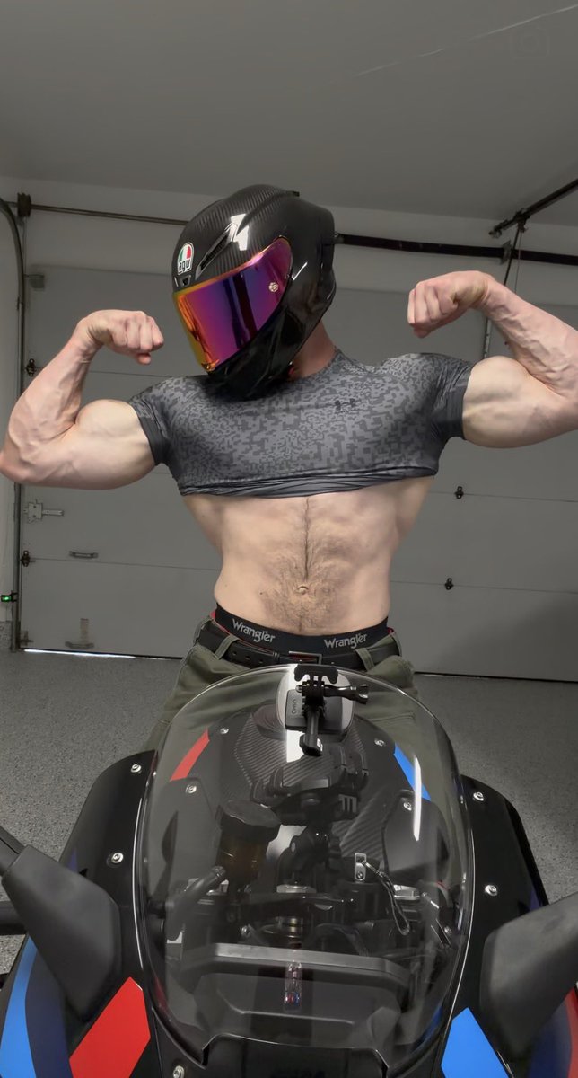 AugustBerli's tweet photo. Just a quick flex, incase you miss me! 🏍️ https://t.co/HdzyM3igQW