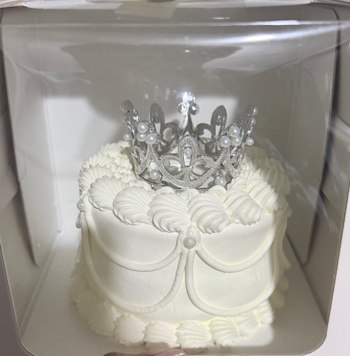 fromshuaibo's tweet photo. 260702 🐸💬 [23:57 kst]

🐸 My manager gave this to me ㅠㅠ
🐸 (picture)
🐸 👑!!
🐸 I was really happy today!
🐸 This was the happiest birthday I've ever celebrated~ https://t.co/Ua3cL4bMS7