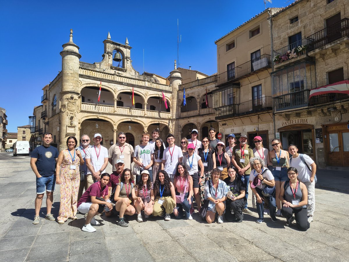 VictorJCid's tweet photo. Visitando Ciudad Rodrigo con los investigadores del futuro en el Curso de iniciación a la Microbiología @SEMicrobiologia https://t.co/duxkwI5OHv
