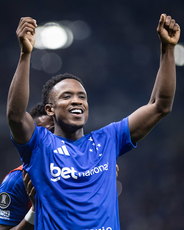 cec_informs_'s tweet photo. Última lesão de Sinisterra faz praticamente 5 meses. Deve ser o maior período sem lesões dele em anos. 

Fora que, pela primeira vez no clube, terá a oportunidade de fazer uma inter-temporada INTEIRA treinando sem complicações. 

Vem o prime do Colombiano por aí? Lembrando que nos últimos dois jogos antes da parada fez 2 gols e jogou muita bola...

Estão otimistas?