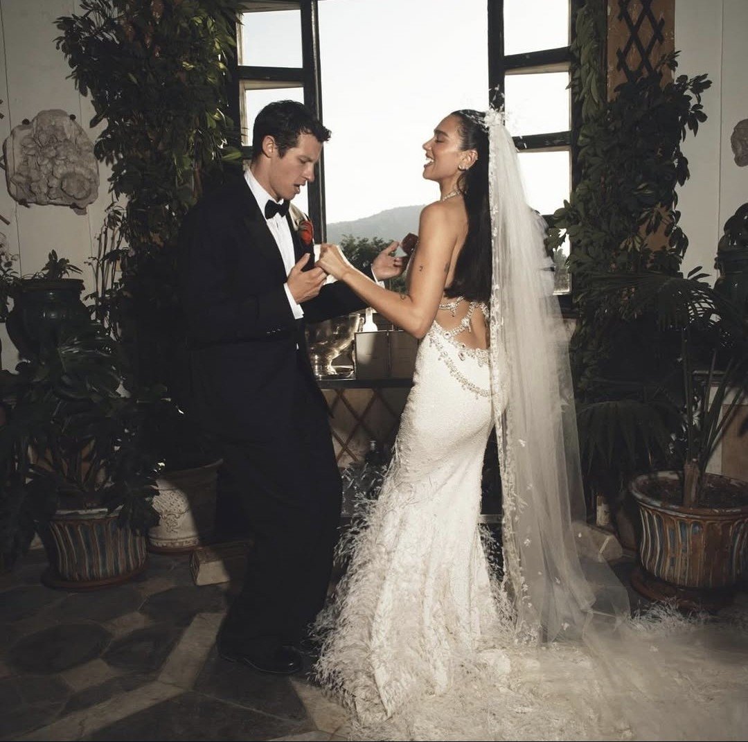 H0UDINISEASON's tweet photo. a real GAGGY wedding https://t.co/idXnOuq7Ct