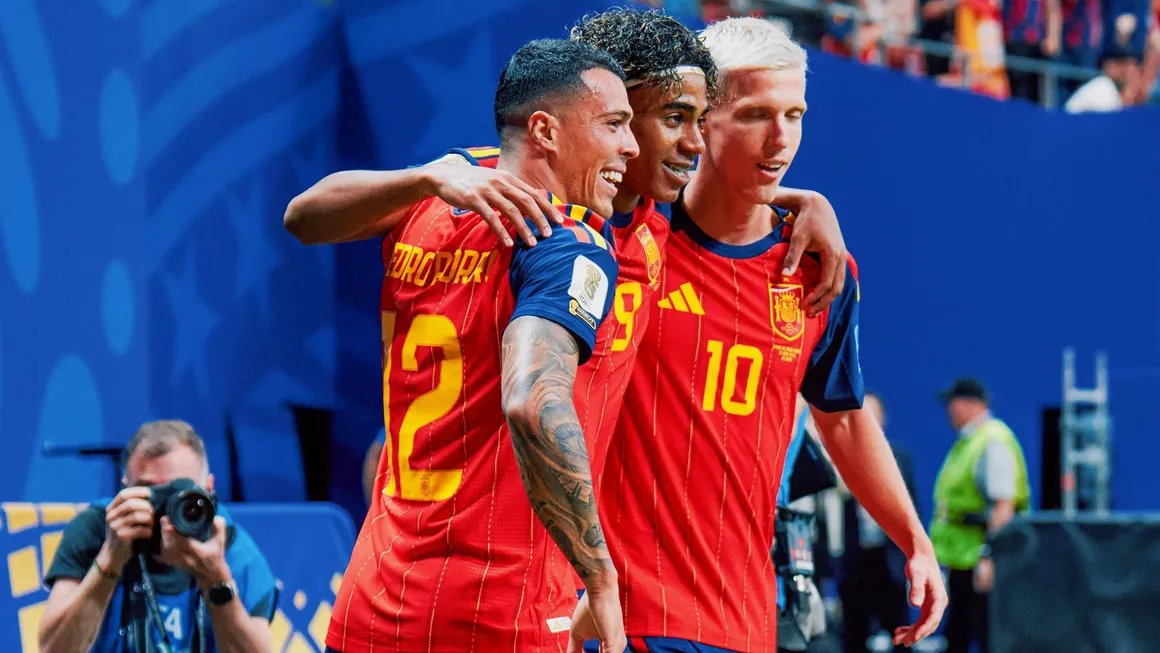 HarukahxsO's tweet photo. @PopBase GOOOOAL PEDRO PORRO⚽️ Get's his first for Spain to make it 2-0 https://t.co/DoHDcvLmdM