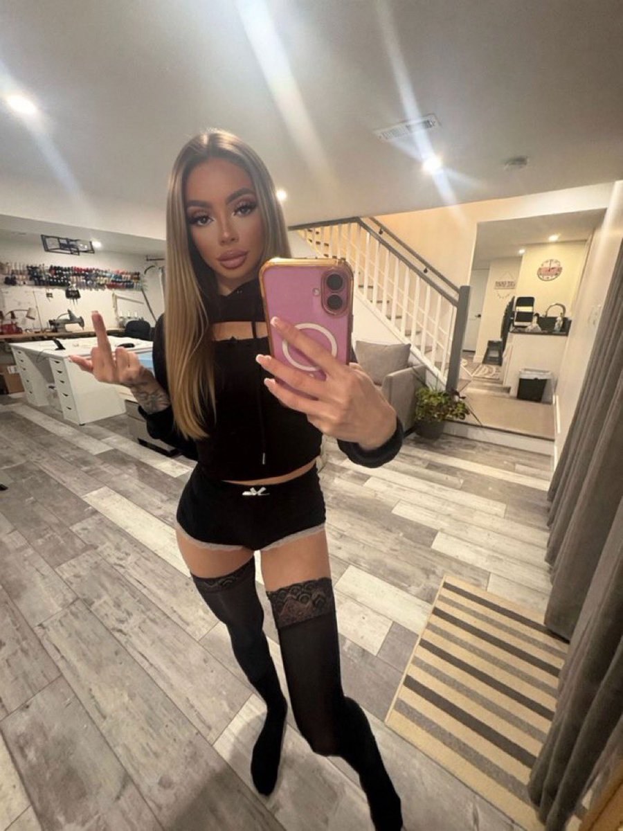 Findomgodbarbii's tweet photo. One look was all it took, now I own u 🤭 https://t.co/EOhEjl2EDJ