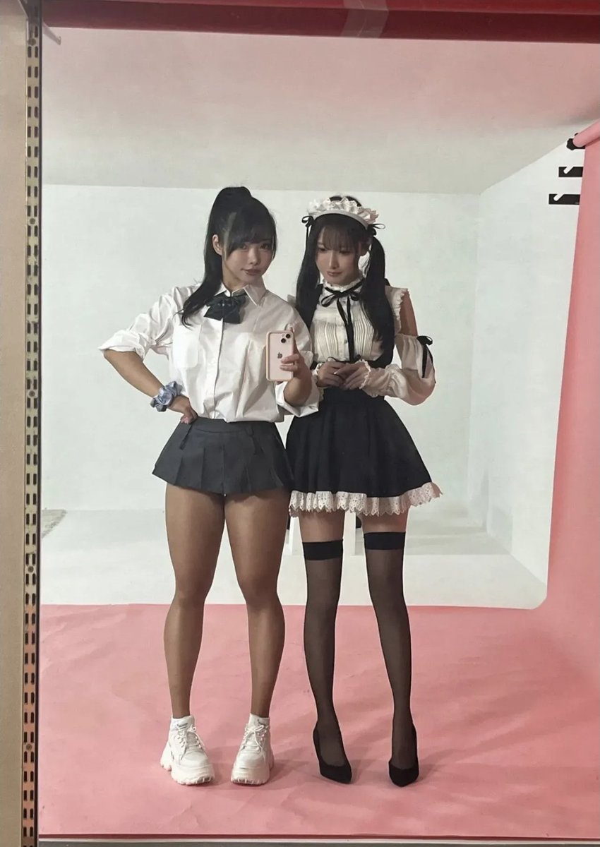 heemiiiin000's tweet photo. 호불호 심하게 갈린다는 몸매

1. 두꺼운 허벅지
2. 얇은 허벅지 https://t.co/s983xMPRSU