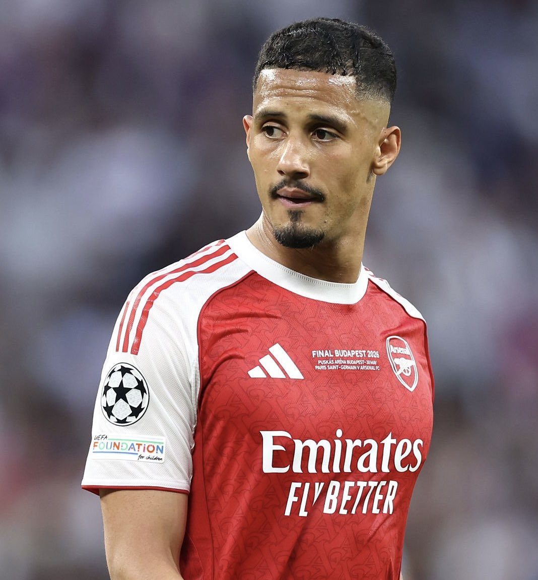 afcstuff's tweet photo. 🚨 Arsenal are monitoring William Saliba’s long-term fitness amid concerns over a back problem, which could result in investment in the centre-back position. 🤕🇫🇷 [@SimonJones_DM] https://t.co/sXh0C6rRR8