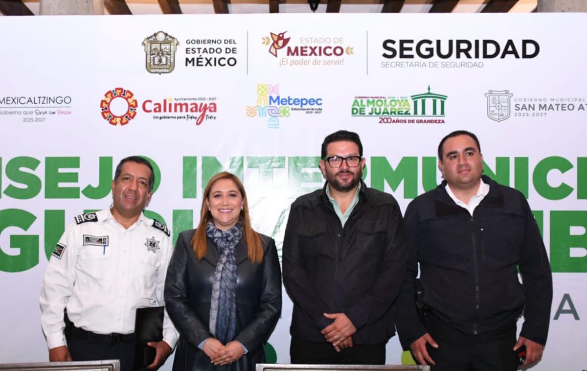 Anaamunizneyra's tweet photo. Dando cumplimiento a los artículos 42 al 51 de la Ley de Seguridad del Estado de México, encabecé la 6.ª sesión del Consejo Intermunicipal de Seguridad Pública de la Región XIV Toluca. En este ejercicio revisamos los resultados alcanzados en los ocho municipios que integramos la región gracias al trabajo coordinado entre los tres niveles de gobierno.

Agradezco al Mtro. Pedro Guevara, titular del @SecretariadoGEM por acompañarnos en esta Sesión y a mi compañero presidente municipal @AdolfoSolisG_, por recibirnos este día en Almoloya de Juárez.

Unidos seguimos trabajando por la seguridad de las familias atenquenses y de toda la región.

¡#UnidosSí, #UnidosSiempre!