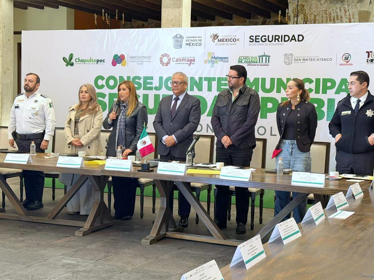 Anaamunizneyra's tweet photo. Dando cumplimiento a los artículos 42 al 51 de la Ley de Seguridad del Estado de México, encabecé la 6.ª sesión del Consejo Intermunicipal de Seguridad Pública de la Región XIV Toluca. En este ejercicio revisamos los resultados alcanzados en los ocho municipios que integramos la región gracias al trabajo coordinado entre los tres niveles de gobierno.

Agradezco al Mtro. Pedro Guevara, titular del @SecretariadoGEM por acompañarnos en esta Sesión y a mi compañero presidente municipal @AdolfoSolisG_, por recibirnos este día en Almoloya de Juárez.

Unidos seguimos trabajando por la seguridad de las familias atenquenses y de toda la región.

¡#UnidosSí, #UnidosSiempre!