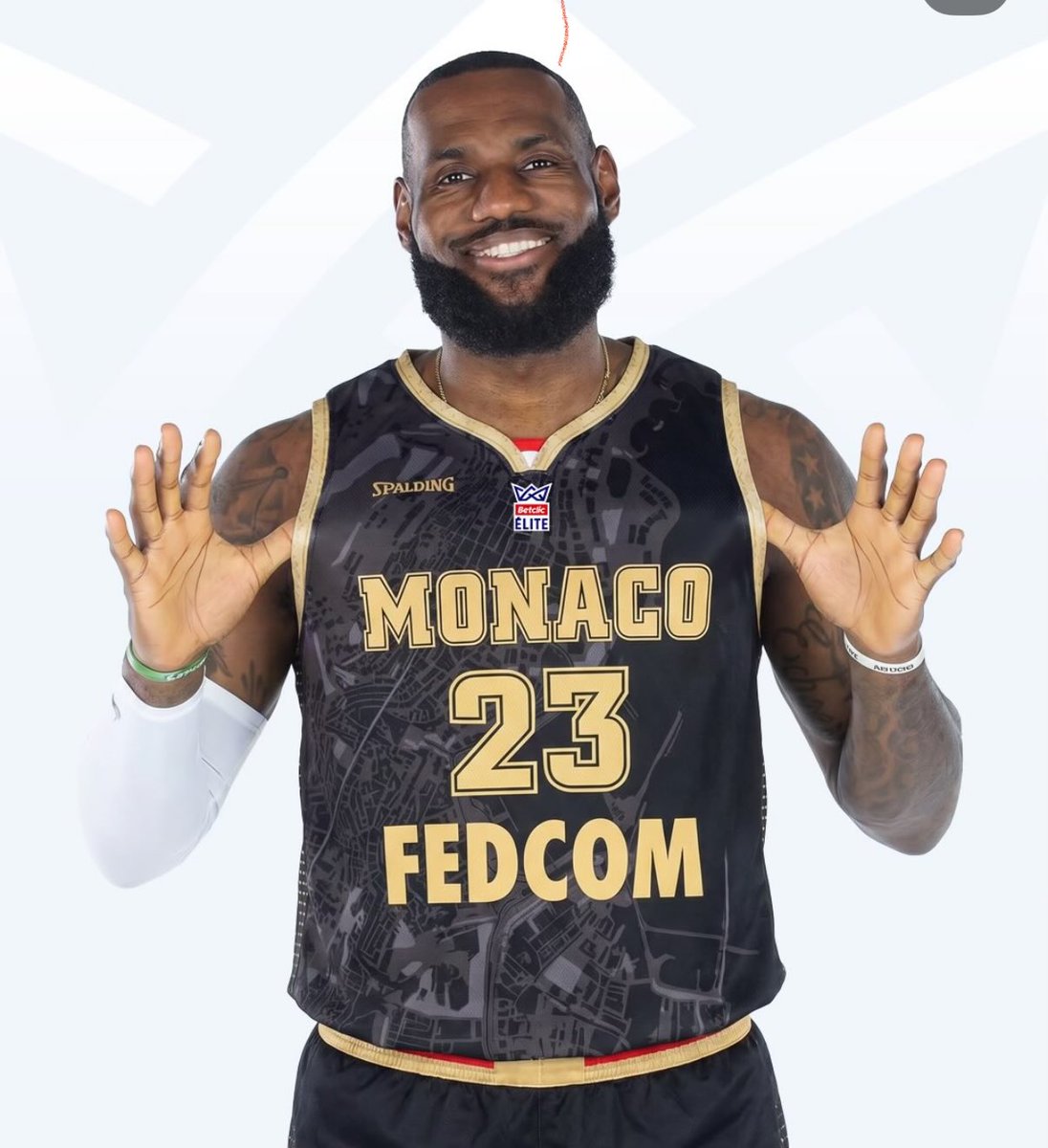 Fedal42's tweet photo. @PIJAY_VII C’est fait. Le premier joueur de l’histoire à être: joueur, entraîneur, GM et propriétaire de son équipe. Il vise le b2b du quadruplé sur la scène nationale. https://t.co/Yo1GkR0E9g