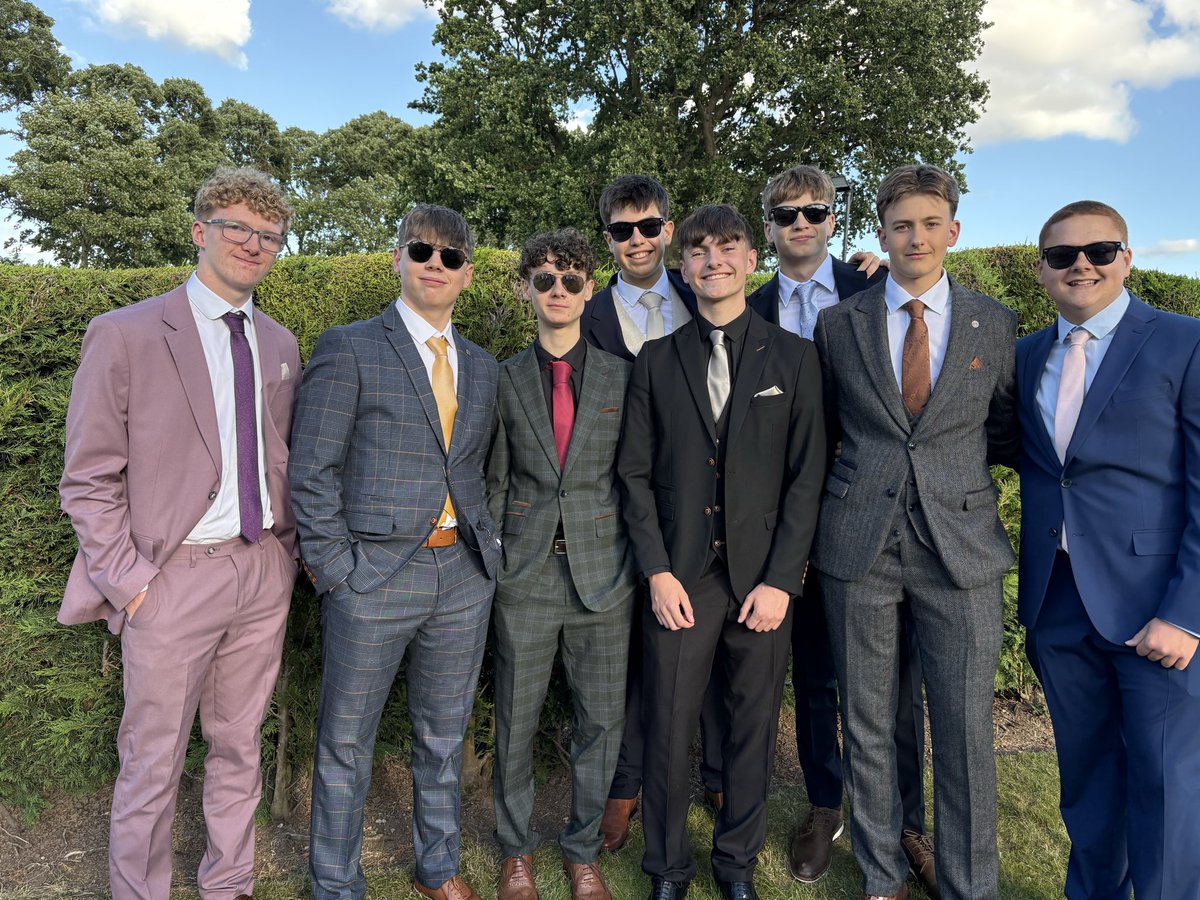 PATCarletonHigh's tweet photo. Dressed to impress!  Friends, smiles and doing #CHSProm2026 in style! Our Year 11s look fantastic✨
Have an amazing night and enjoy every moment! 💃🕺🎉 #Celebrations #Promnight #CHSfriends https://t.co/qjUrMYeymR