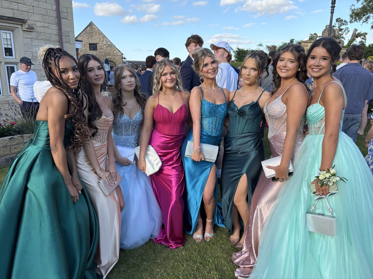 PATCarletonHigh's tweet photo. Dressed to impress!  Friends, smiles and doing #CHSProm2026 in style! Our Year 11s look fantastic✨
Have an amazing night and enjoy every moment! 💃🕺🎉 #Celebrations #Promnight #CHSfriends https://t.co/qjUrMYeymR