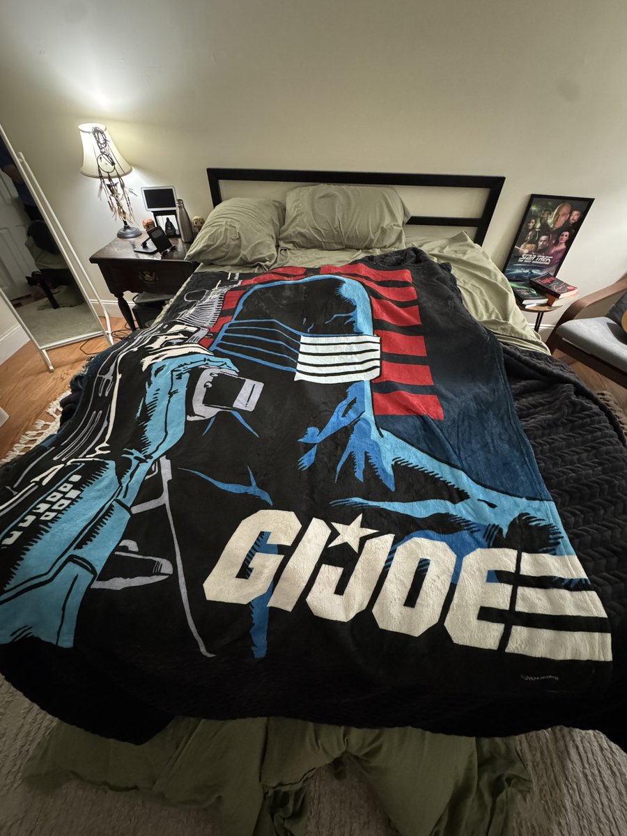 DeadThePoet's tweet photo. @EnergonStudios Ha! I bought the same blanket. So soft. https://t.co/JThsDzwL2C