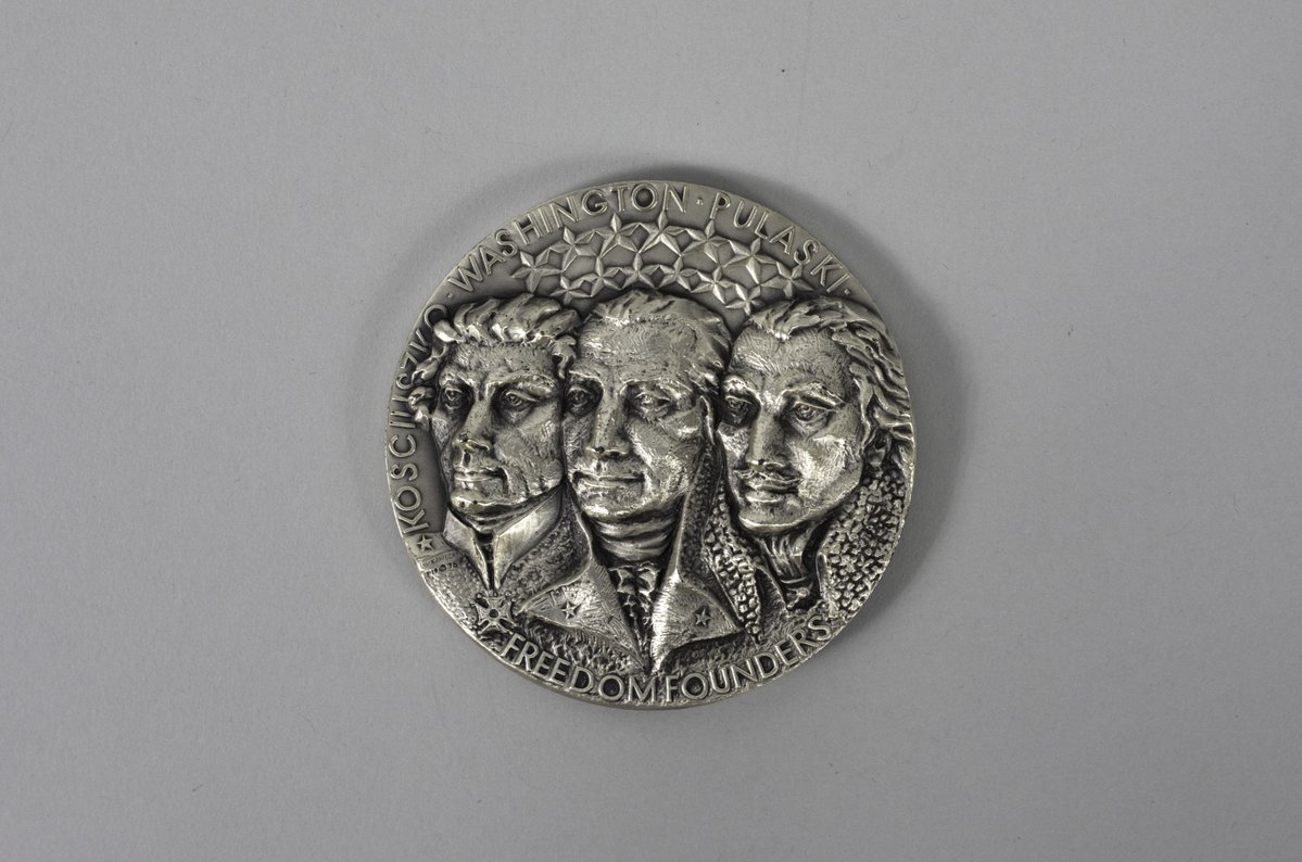 CarterLibrary's tweet photo. The Declaration of Independence also inspired people from lands abroad to embrace and fight for its listed unalienable rights during the Revolutionary War. This medal depicts George Washington and soldiers from Poland, Andrzej Kosciuszko and Casimir Pulaski.  #America250 https://t.co/ntLdznbjKq