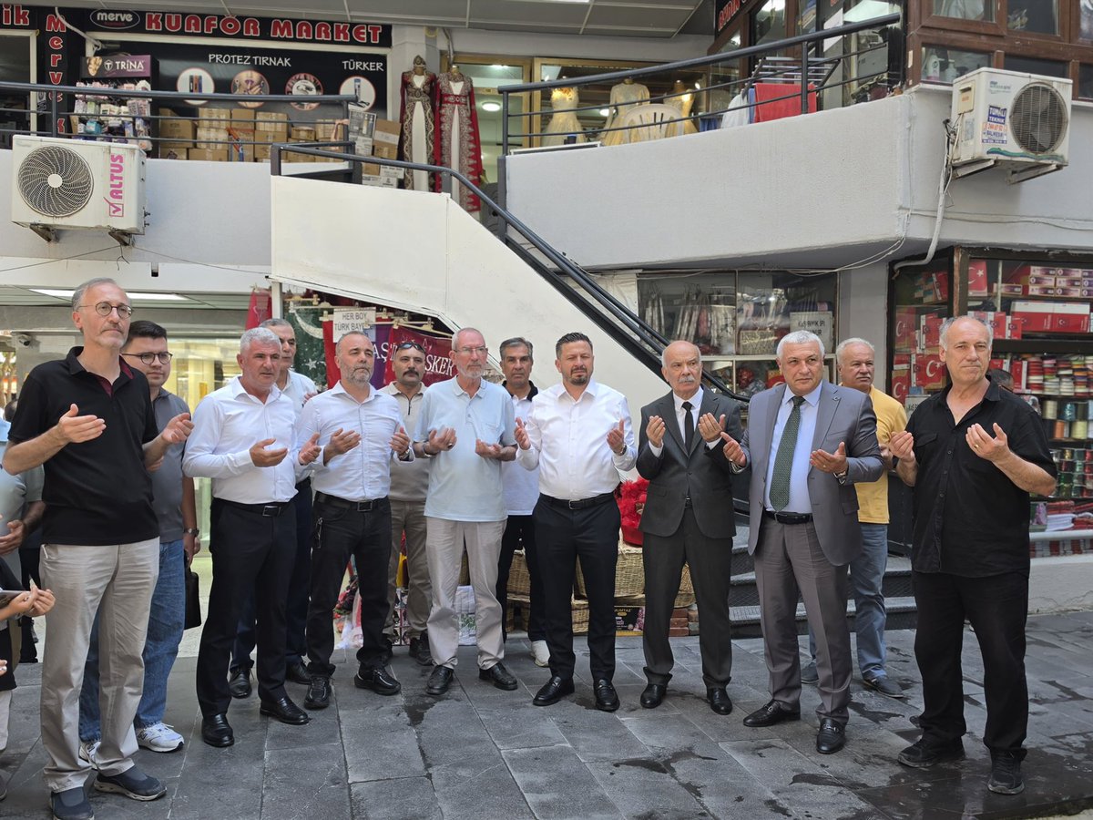 ma_balikesir's tweet photo. 📍Hasan Baba Çarşısı
Hasan Baba Çarşısı esnafımızın düzenlemiş olduğu Aşure Hayrına teşkilatımızla birlikte katılarak hemşehrilerimiz ile bir araya geldik. Allah yapılan hayrı kabul eylesin. Birliğimiz daim olsun. https://t.co/R9JajYidhD