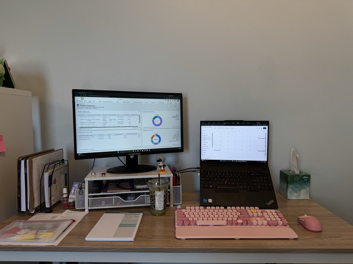 1117VMINIES's tweet photo. getting my new office set up 😋😋 now i need some plants and wall decor https://t.co/GpCAXImQPj