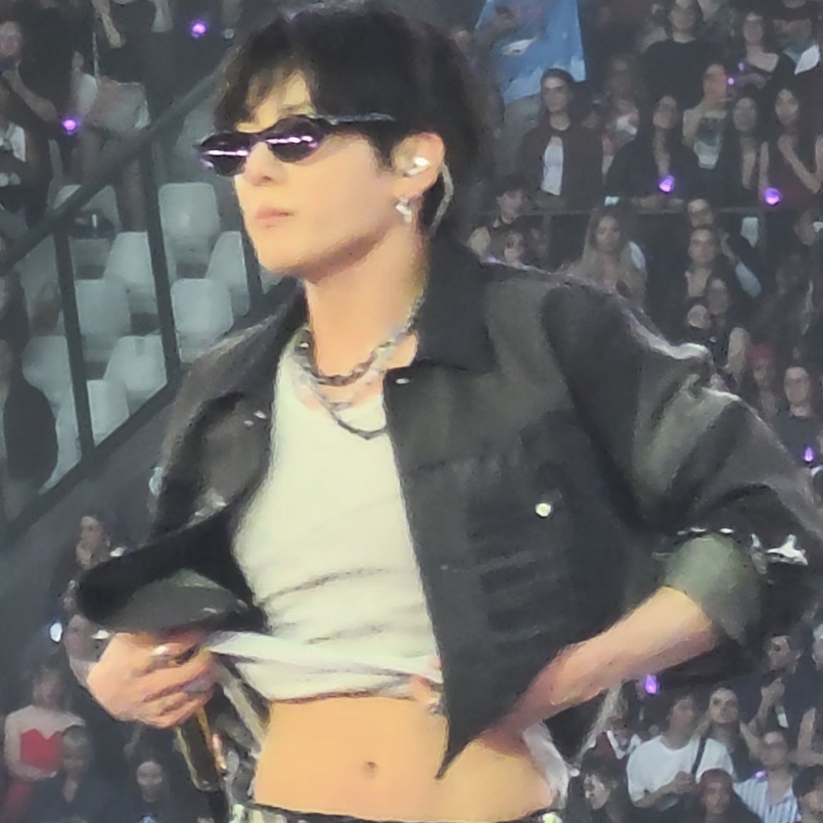 servcuntmin's tweet photo. THIS IS A MILLION TIMES WORST THAN HIM BEING COMPLETELY SHIRTLESS(?!:;) https://t.co/Bp3kN3sozF